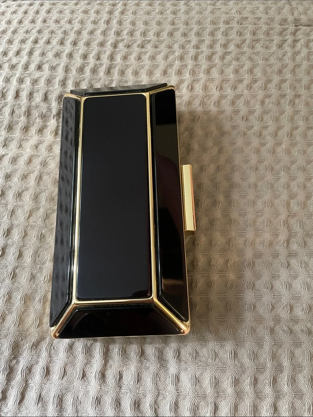 Uterque polished black